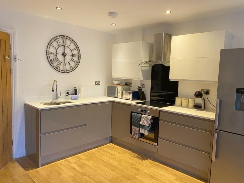 Bevendean Beach Hut - Modern 5 Bedroom House, With Parking Hove Buitenkant foto